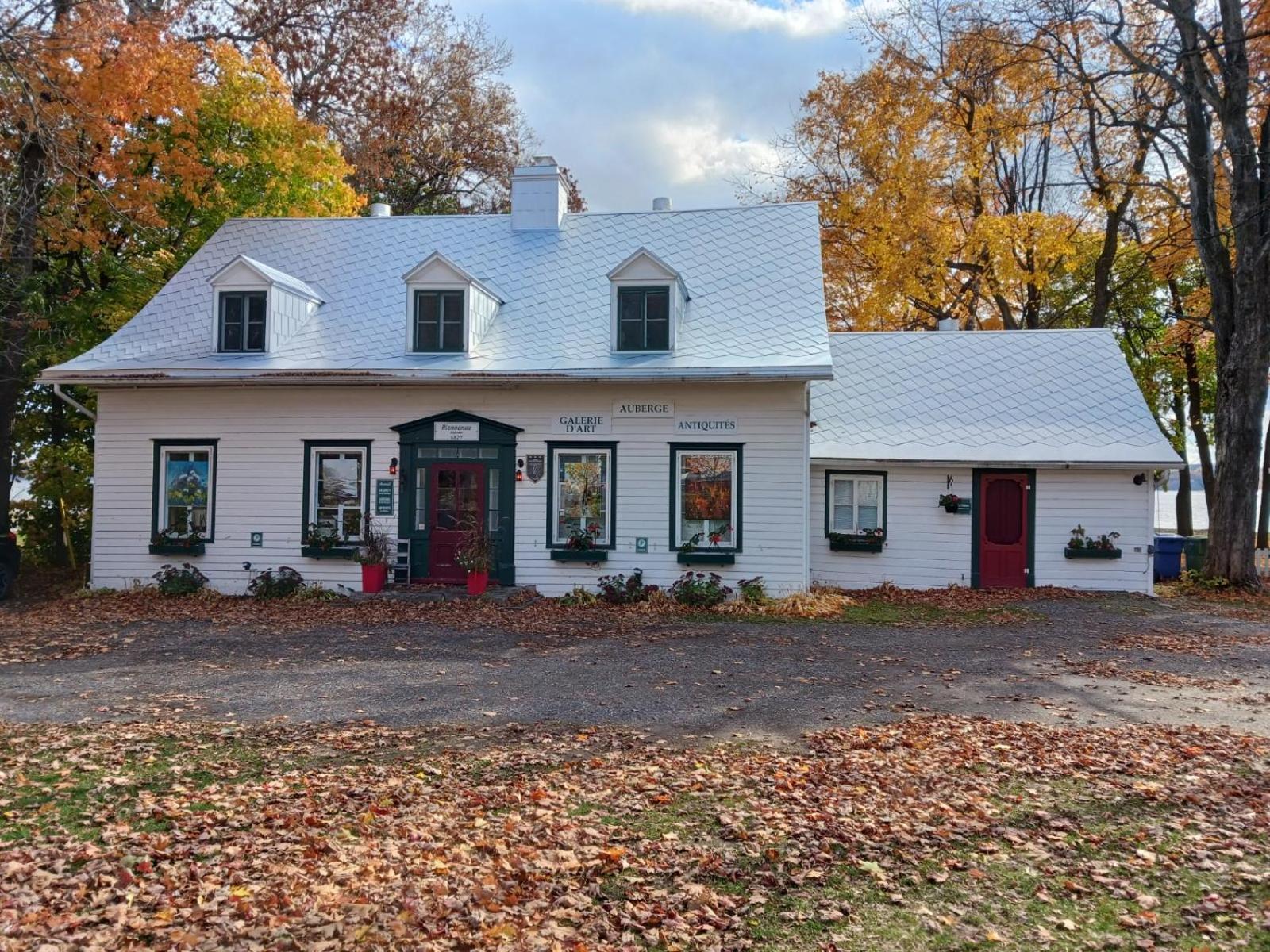 Auberge Les Blancs Moutons Saint-Laurent-de-l'ile d'Orleans Exterior foto
